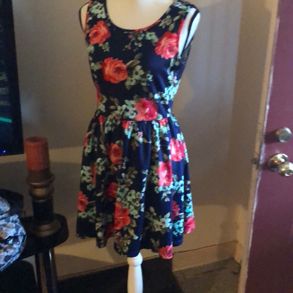Macy’s Dress 👗 - Picture 2 of 8
